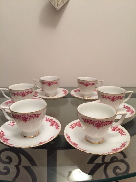 6 tasses et sous tasses en porcelaine 15 Montigny-le-Bretonneux (78)