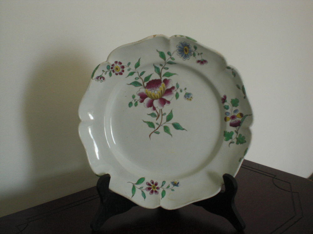 assiette XVIII&egrave;me si&egrave;cle en fa&iuml;ence Décoration