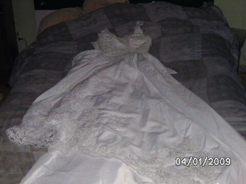 robe de mariée neuve  450 Froideconche (70)