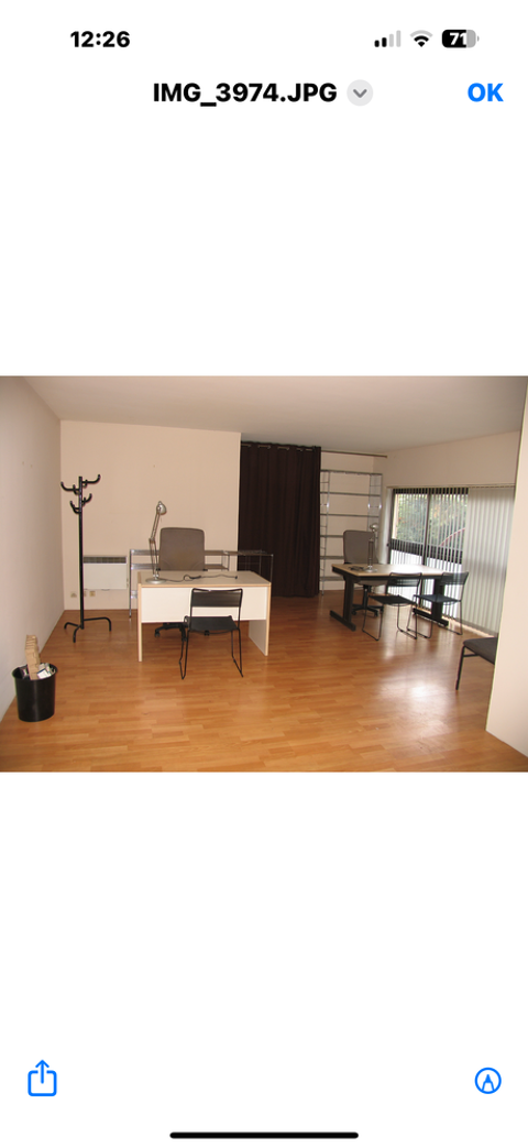 Loue 1er &eacute;tage: LOCAL BUREAU 0 06250 Mougins