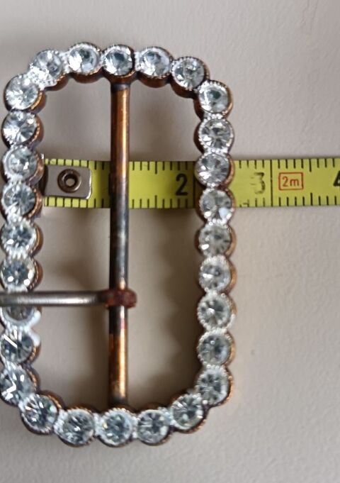 Boucle de Ceinture Bijou  Éclat de Strass Cristallins  N°3  Thonon-les-Bains (74)