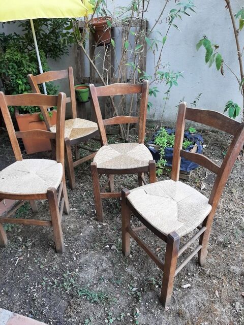 4 chaises ,bois  et  paillees, bon état  ,couleur bois . 150 Beaumont-de-Lomagne (82)