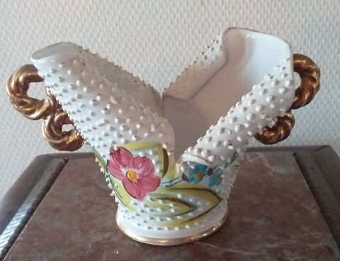 VASE original en forme de V ou VIDE POCHE en porcelaine, estampill C A F GUALDO - Italy 18 Montauban (82)