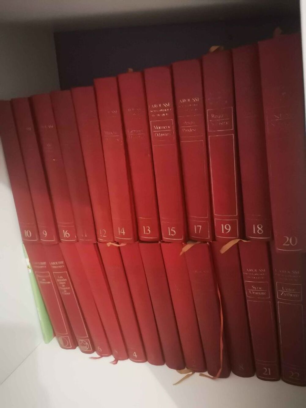 lot 22 volumes LAROUSSE 
Livres et BD