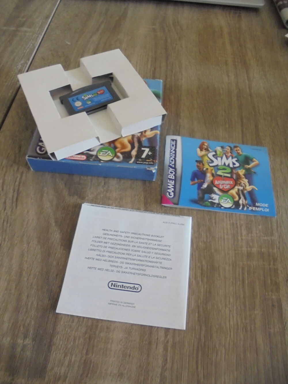 Jeu GBA - &quot;Les Sims 2 - Animaux et Compagnie&quot;.
Consoles et jeux vidos