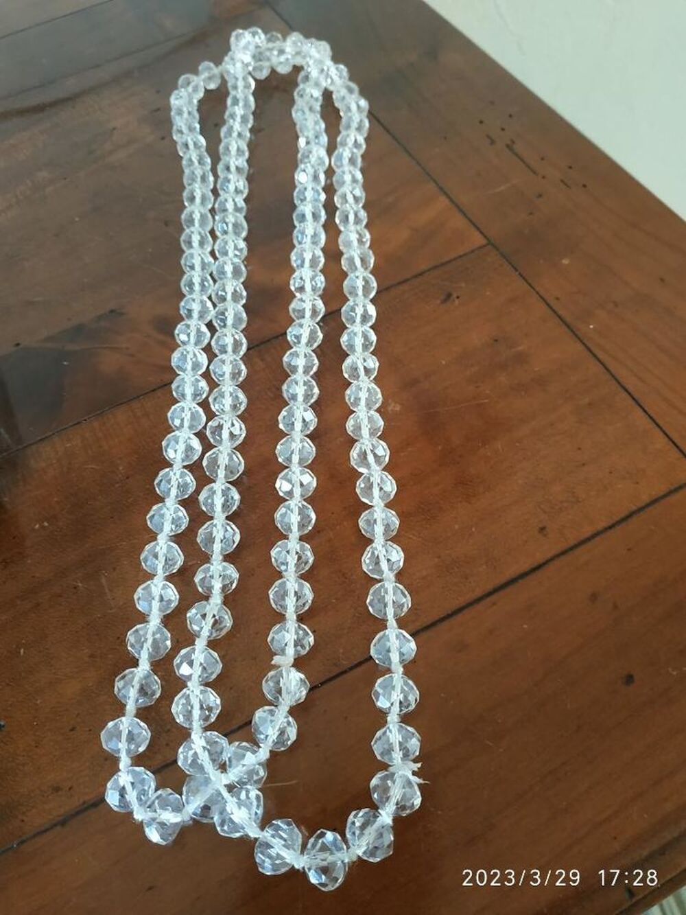 collier en perles de verre Bijoux et montres