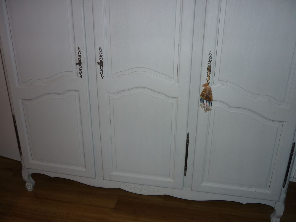 armoire ch&ecirc;ne s&eacute;rus&eacute;e Meubles