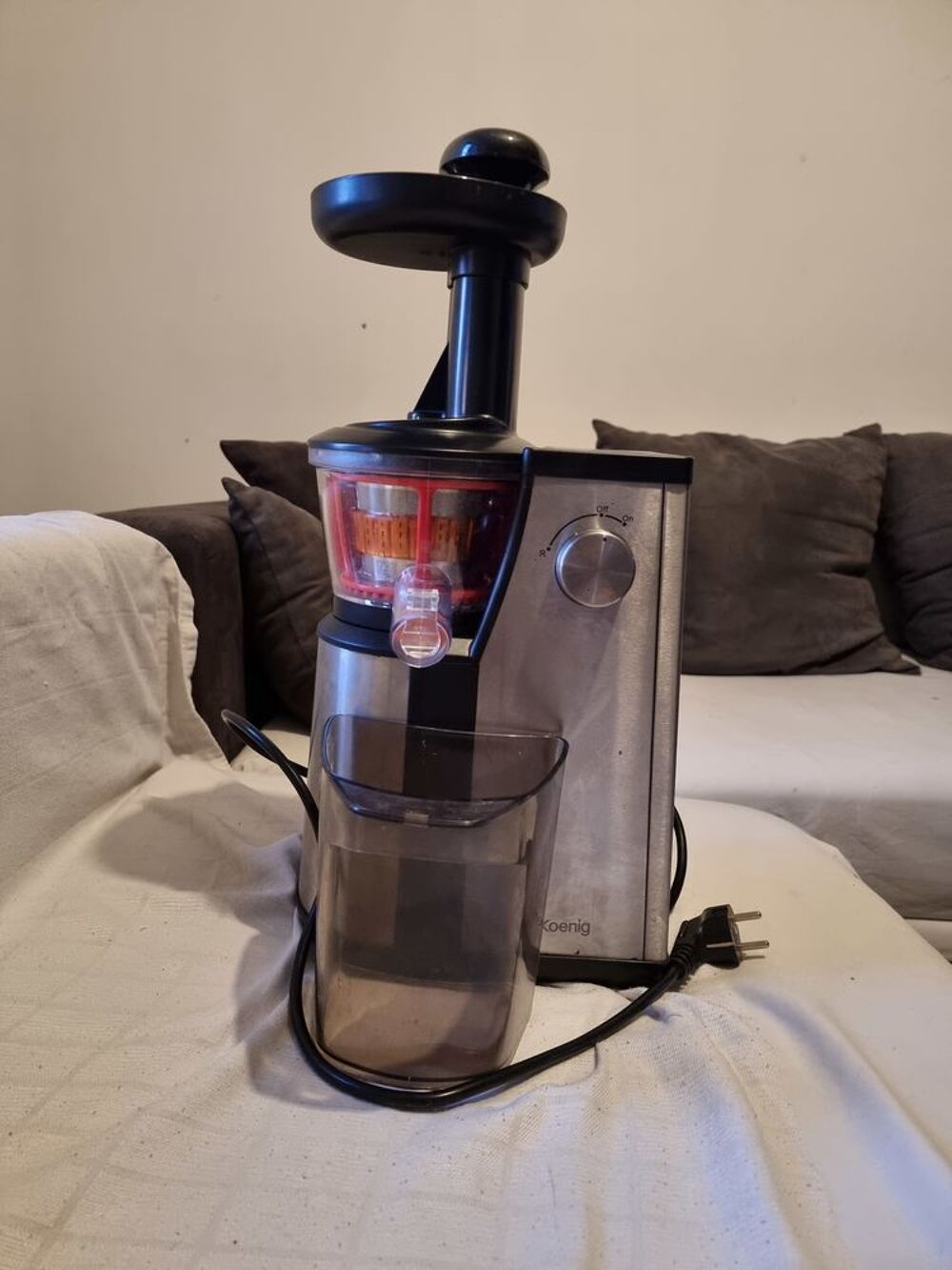 Extracteur de jus en tr&egrave;s bon &eacute;tat prix a deb Cuisine