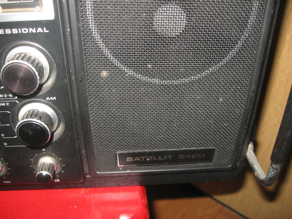 ancienne grande radio Grundig satellit 2400 