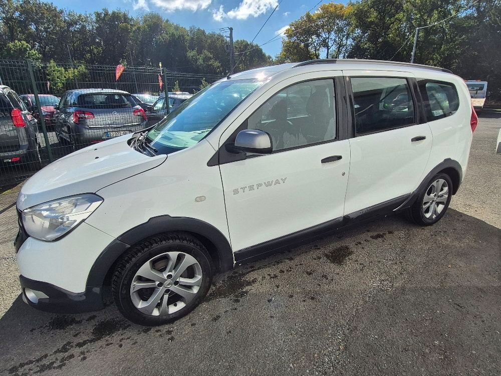 Lodgy dCI 110 FAP 5 places Stepway 2015 occasion 49070 Saint-L&eacute;ger-de-Lini&egrave;res