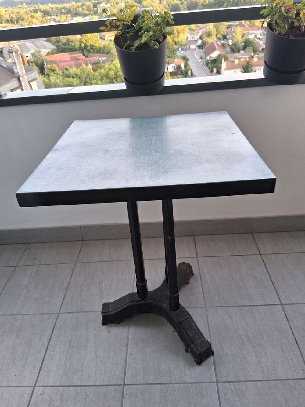 TABLE BISTRO Décoration