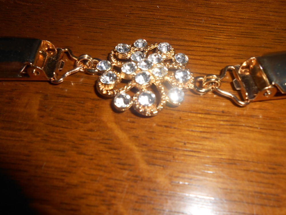 broche &agrave; clipser sur un foulard, &eacute;charpe ou autre Bijoux et montres