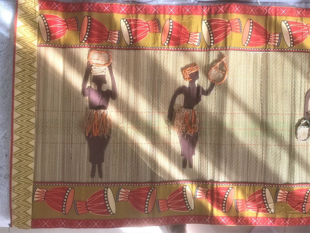 Natte africaine vintage en raphia tress&eacute;e &agrave; la main Décoration