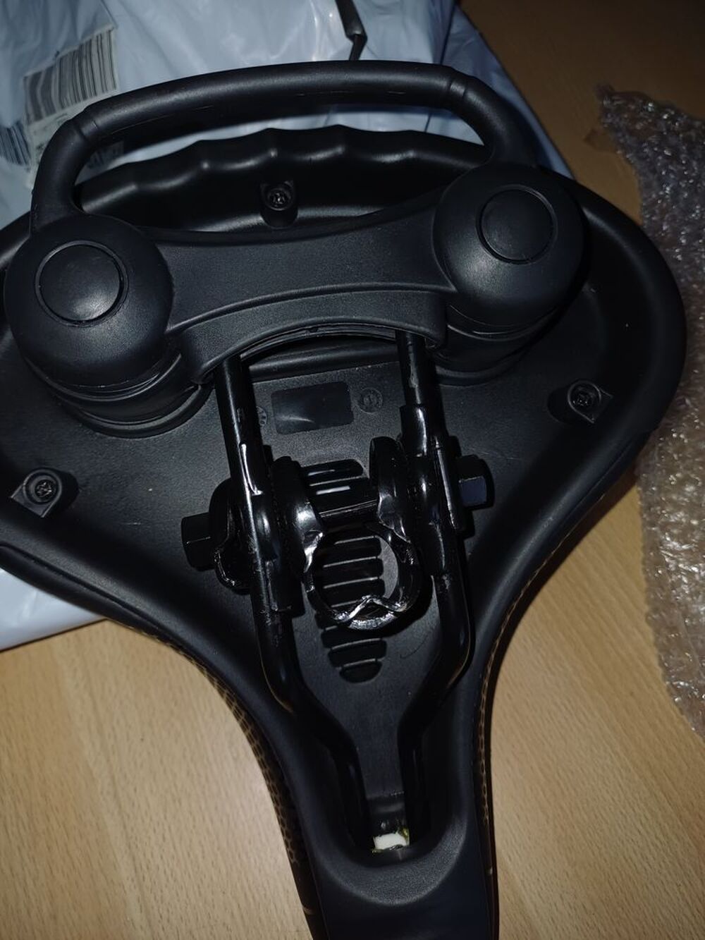 2 selles nuage neuves encore emball&eacute;es Sports