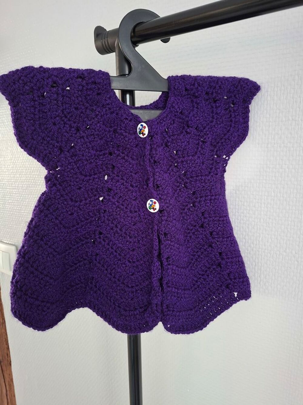 Tricot&eacute;s main - Gilets b&eacute;b&eacute; - 6 - 9 mois - NEUF - Vêtements enfants