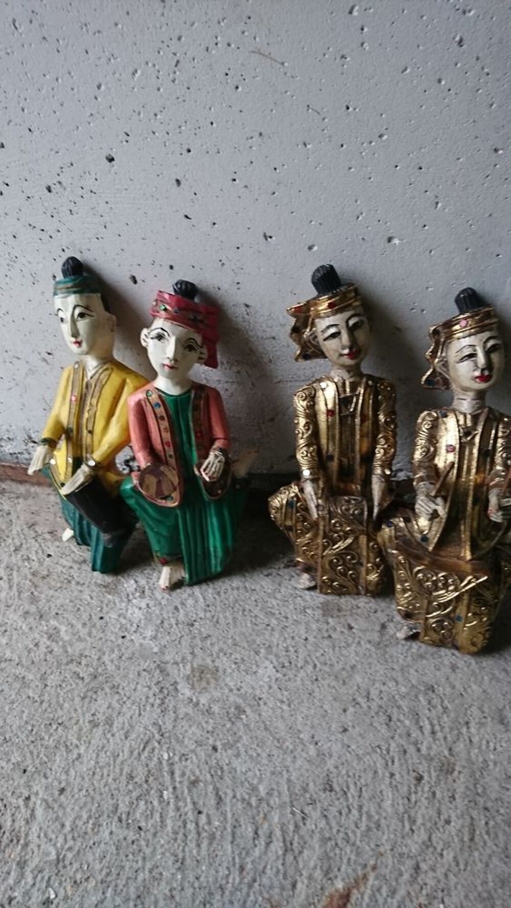 lot de 4 statuettes indon&eacute;sienne en bois peint Décoration