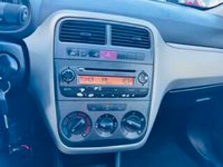 Grande Punto 1.4 8V 77 Active 2006 occasion 95150 Taverny
