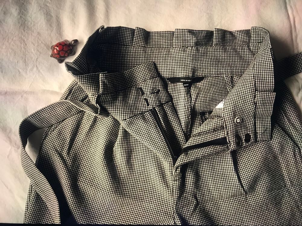 A SAISIR pantalon quasi neuf Vtements