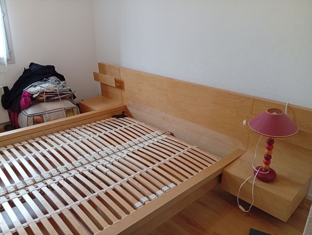 Sommier plus lit Ikea tables de chevet Meubles