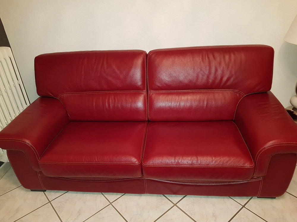 canap&eacute; +fauteuil en cuir rouge Meubles
