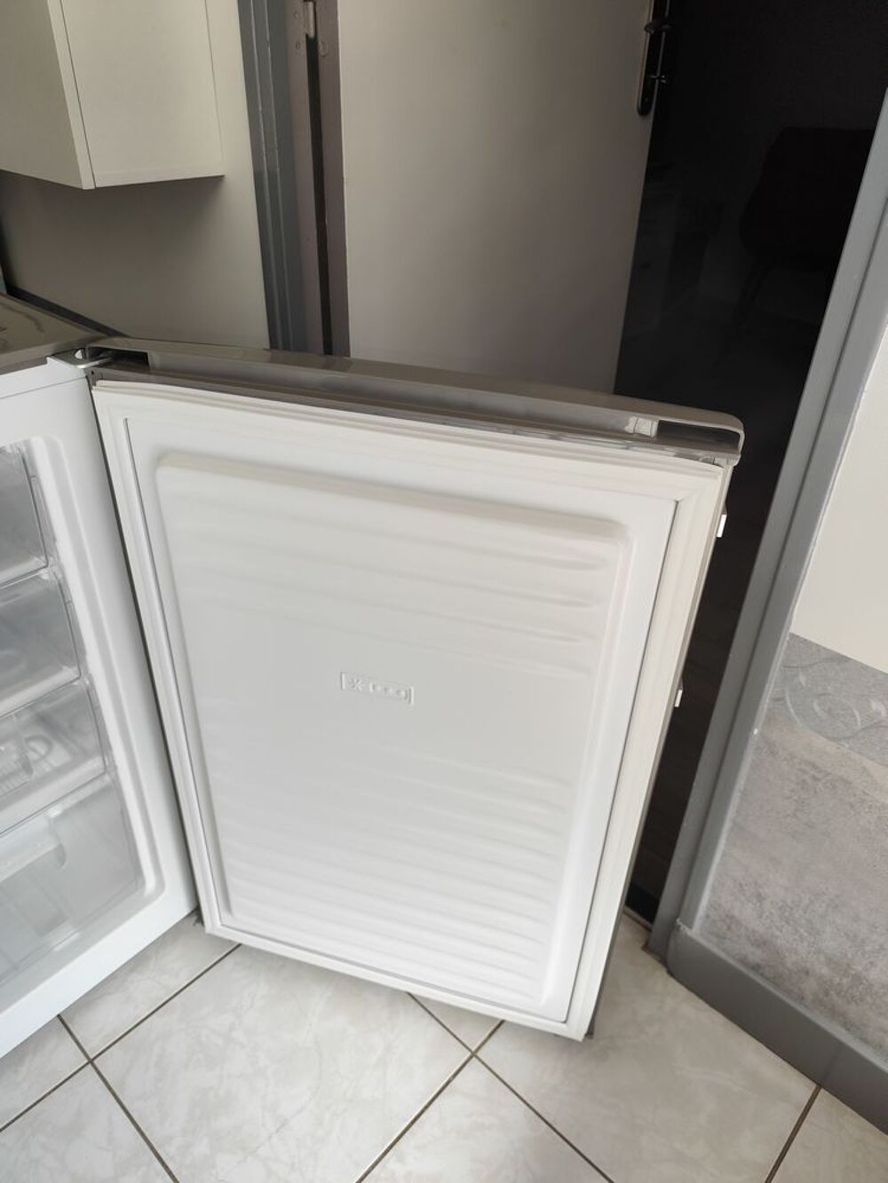Cong&eacute;lateur candy gris tr&egrave;s bon &eacute;tat Electroménager