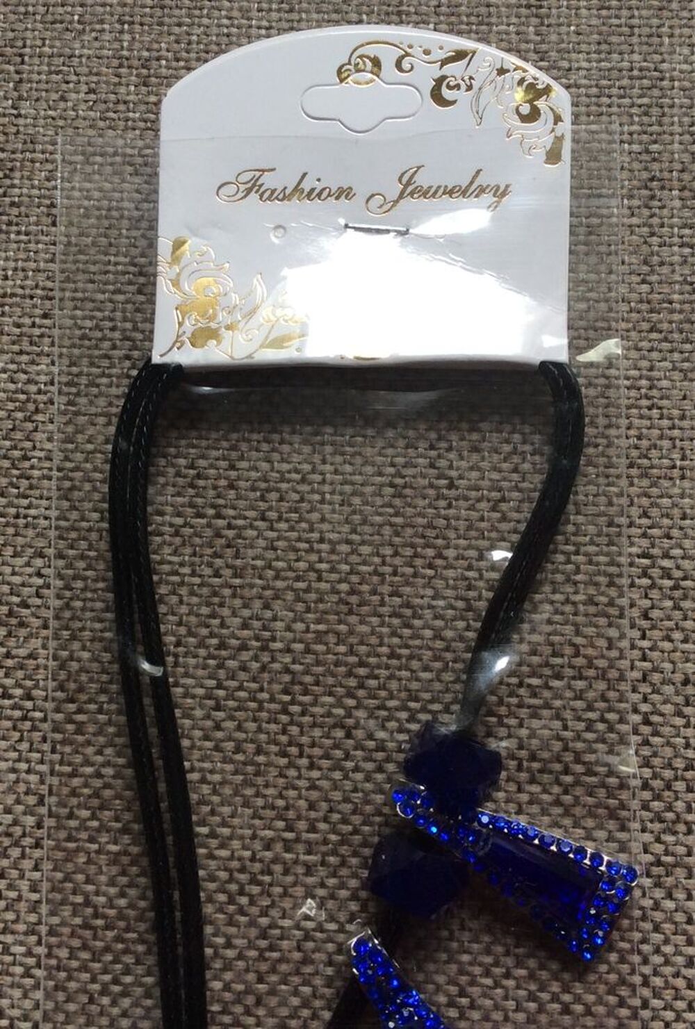 Collier fantaisie bleu - NEUF sous emballage Bijoux et montres