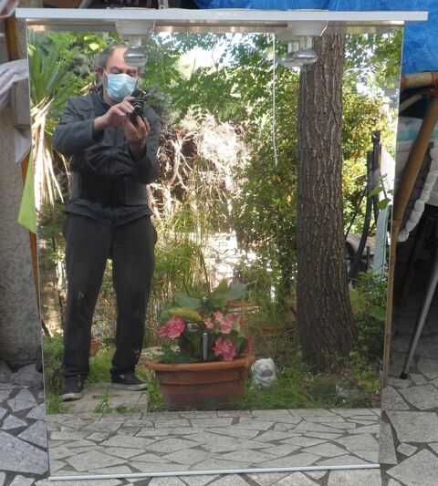 Grand miroir rectangulaire �clairant de salle de bain bon �t 30 Castries (34)