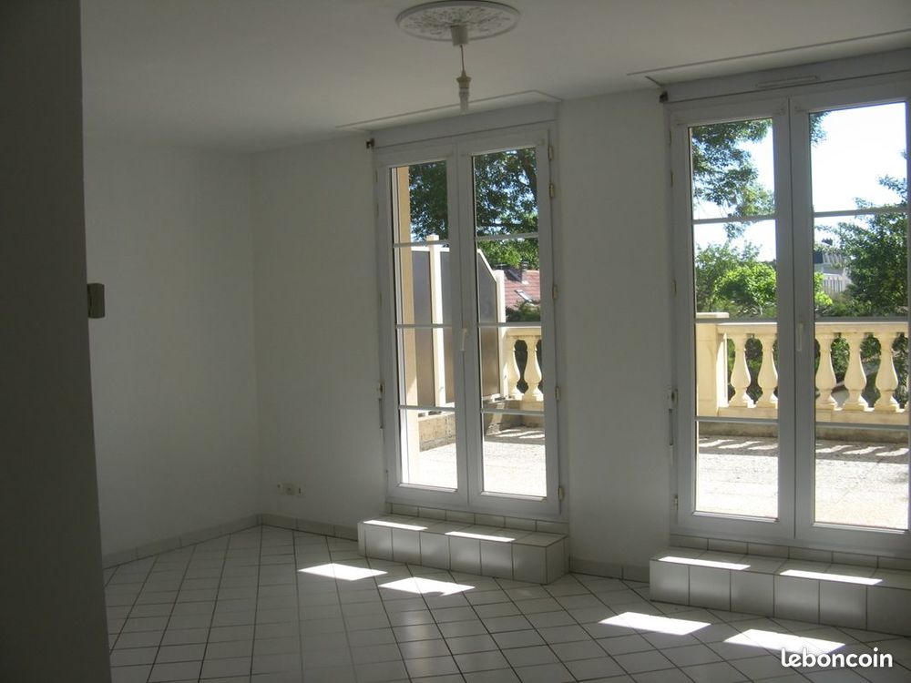 Location Appartement Appartement T2 - 39M² - terrasse box et cave Sens