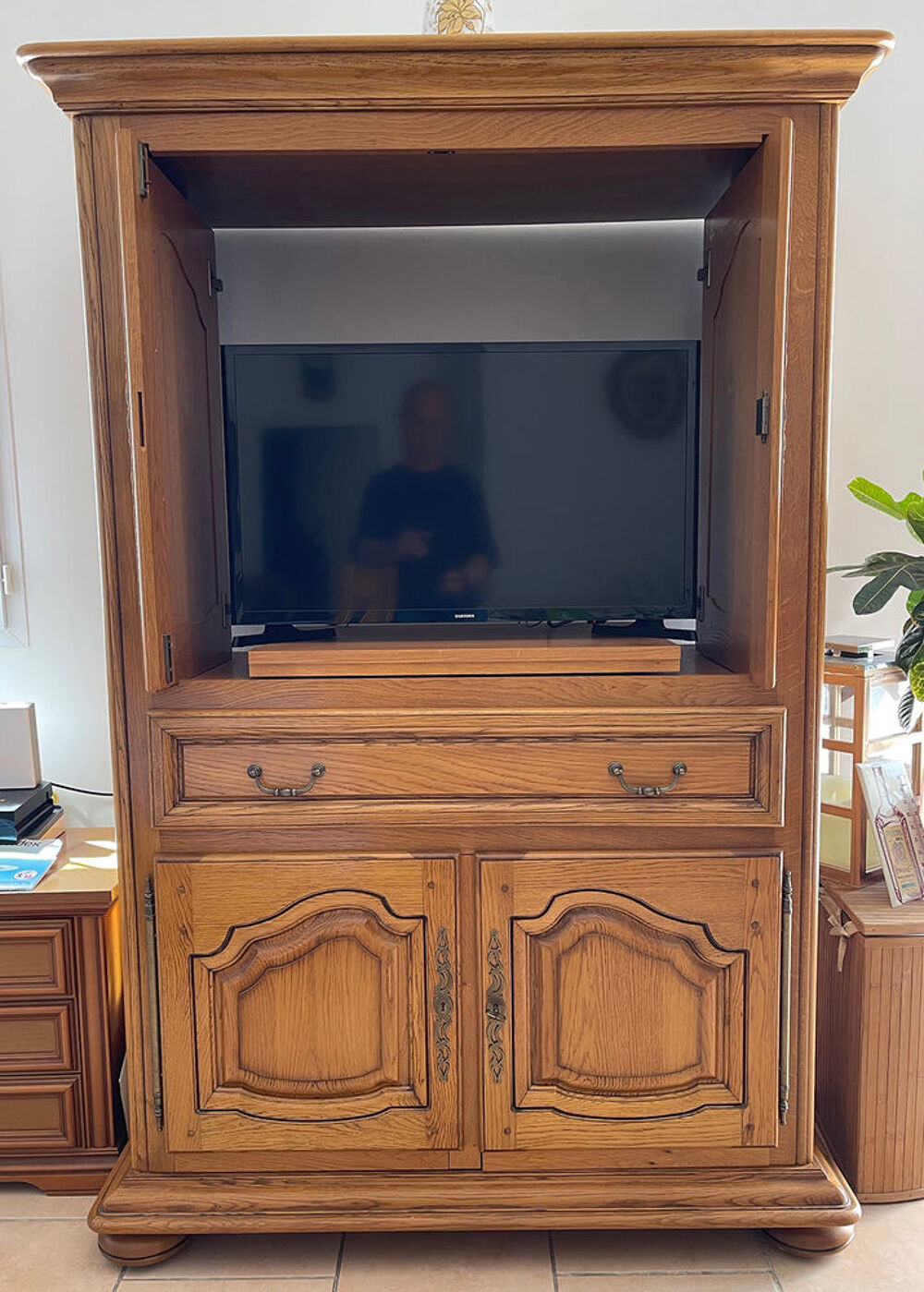 Meuble TV
Vaisselier
Meuble vitrine
2 chevets Meubles