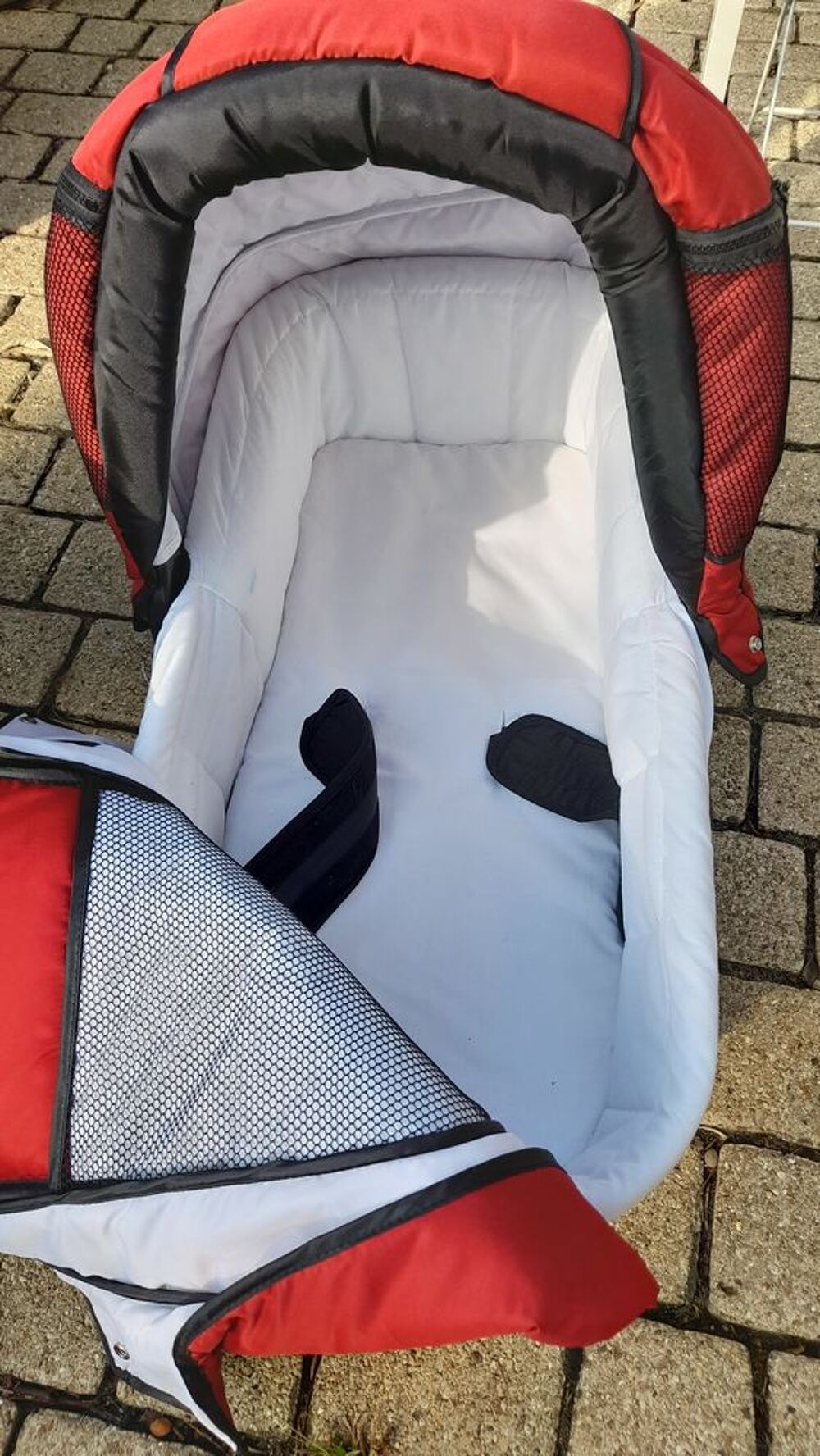 cosy , nacelle et poussette Pu�riculture