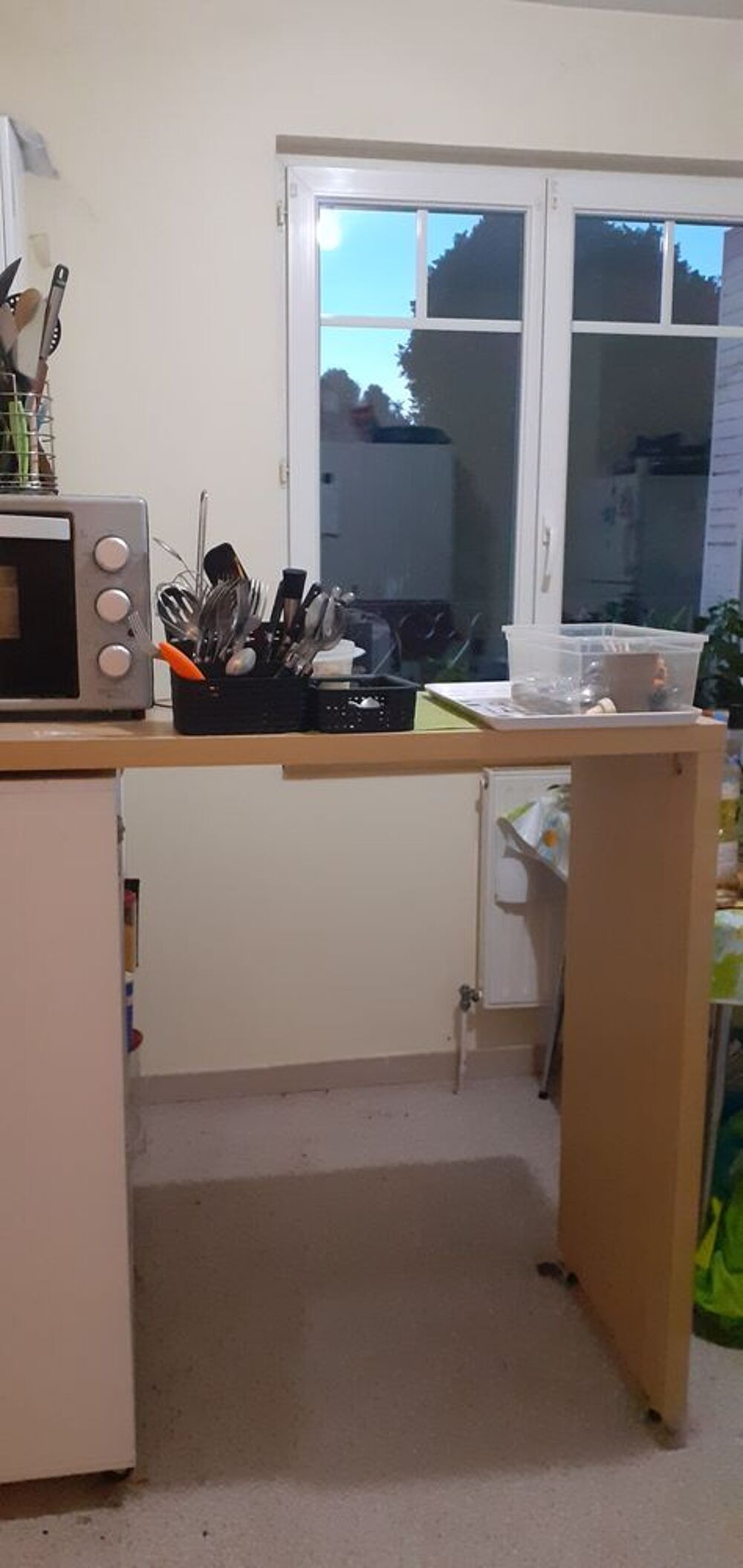 Bar et armoire et table Meubles