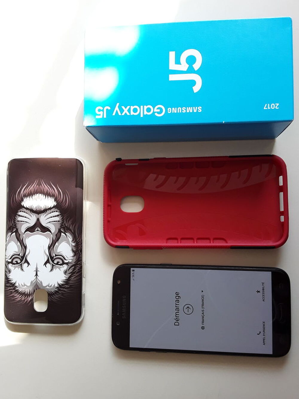 Samsung J5 noir tout m&eacute;tal &eacute;tat comme neuf Téléphones et tablettes