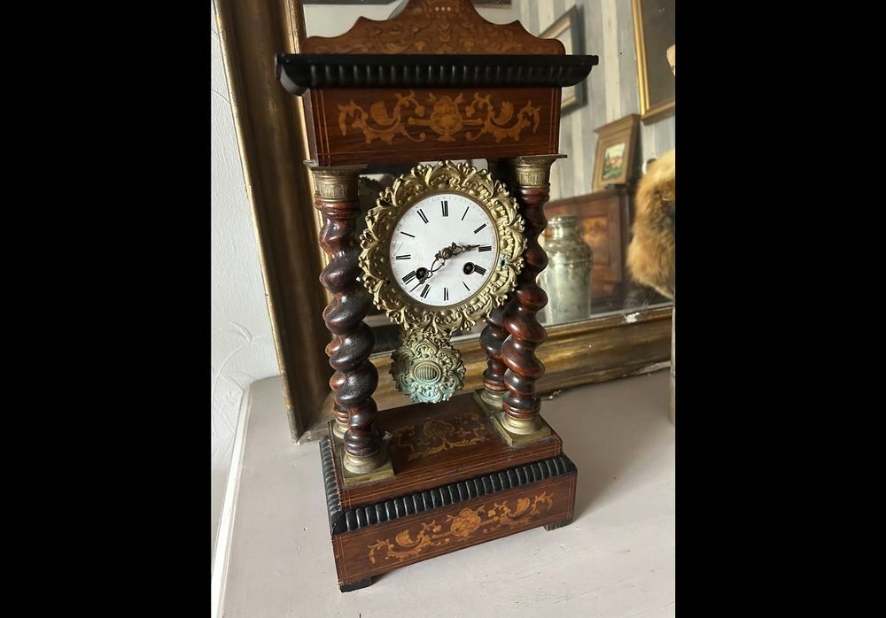 pendule LOUIS X COL&Oacute;NES TORSAD&Eacute;ES 