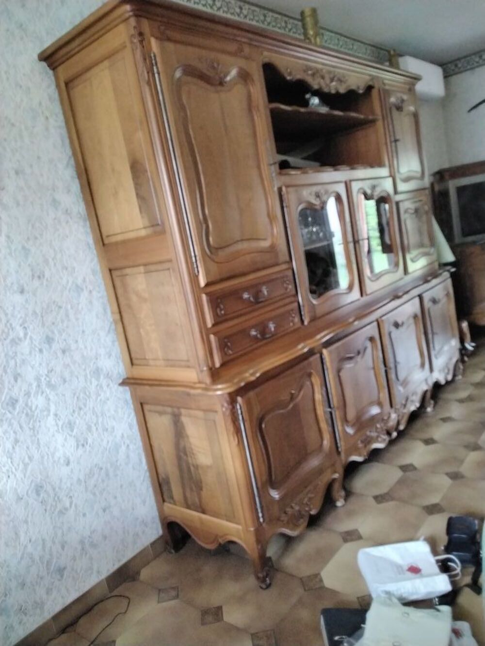 Magnifique buffet d'&eacute;b&eacute;niste en noyer massif Meubles