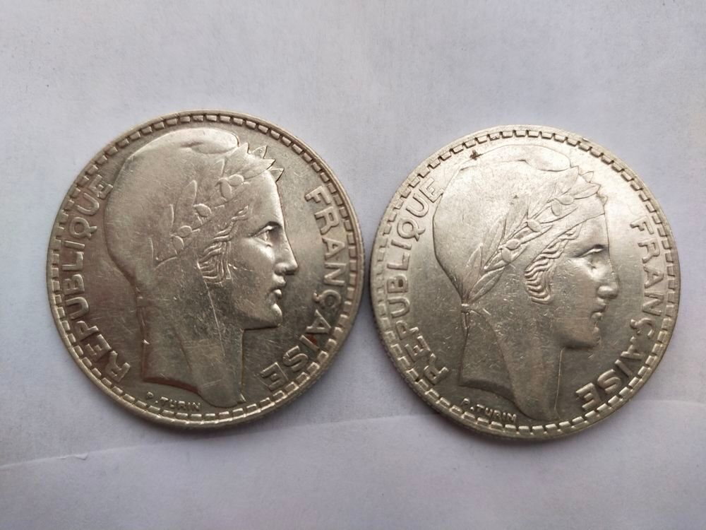 2 PIECES DE 20 FRANCS FRANCAISE EN ARGENT . 