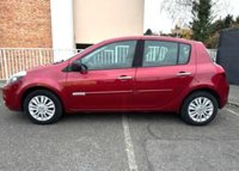 Clio 3 PHASE 2 1.2 TOMTOM EDITION TBEG 2010 occasion 78300 Poissy