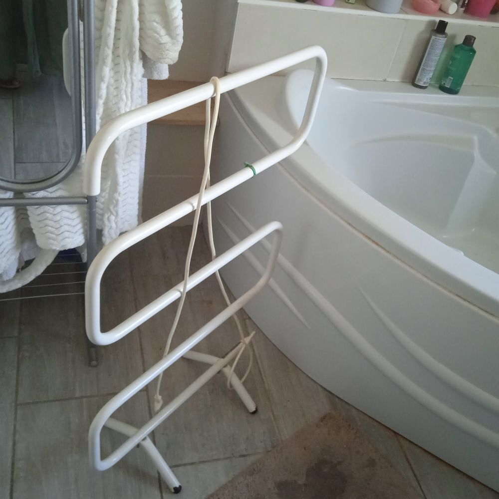 Seche serviette electrique 75 w branchement sur secteur tr&egrave;s Electroménager