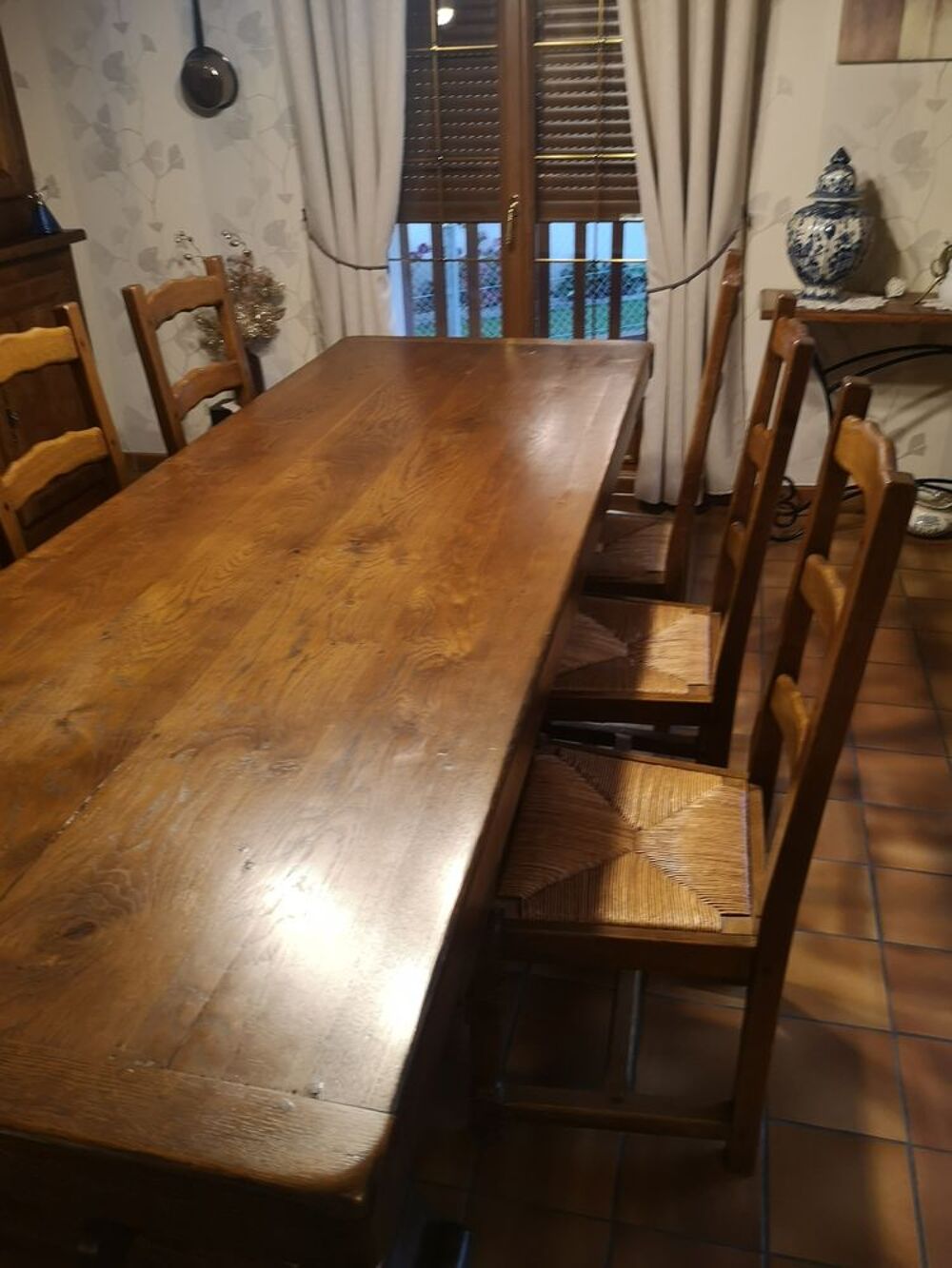 Table monast&egrave;re et chaises Meubles