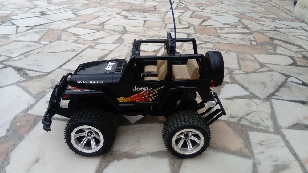 
Voiture Radiocommand&eacute;e Jeep Wrangler - Nikko 
Jeux / jouets