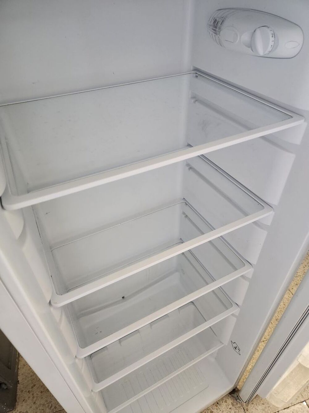 Frigo FAR r&eacute;frig&eacute;rateur propre Electroménager