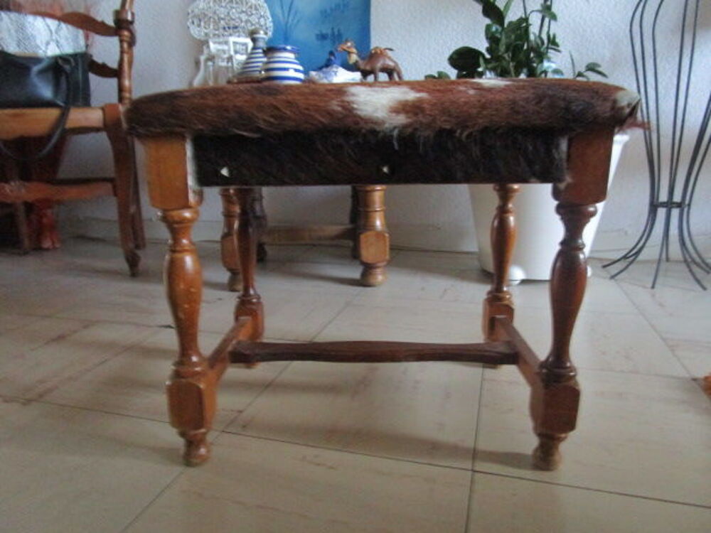 tabouret assise peau vache Meubles