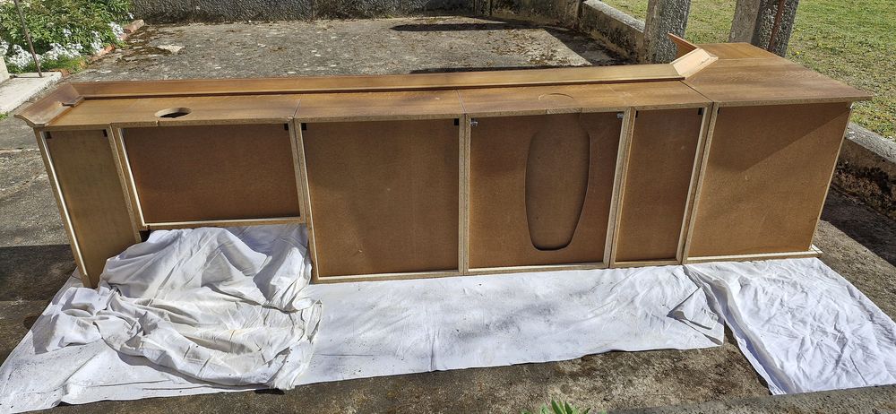 7 meubles hauts de cuisine en bois avec portes, rayons...
Meubles