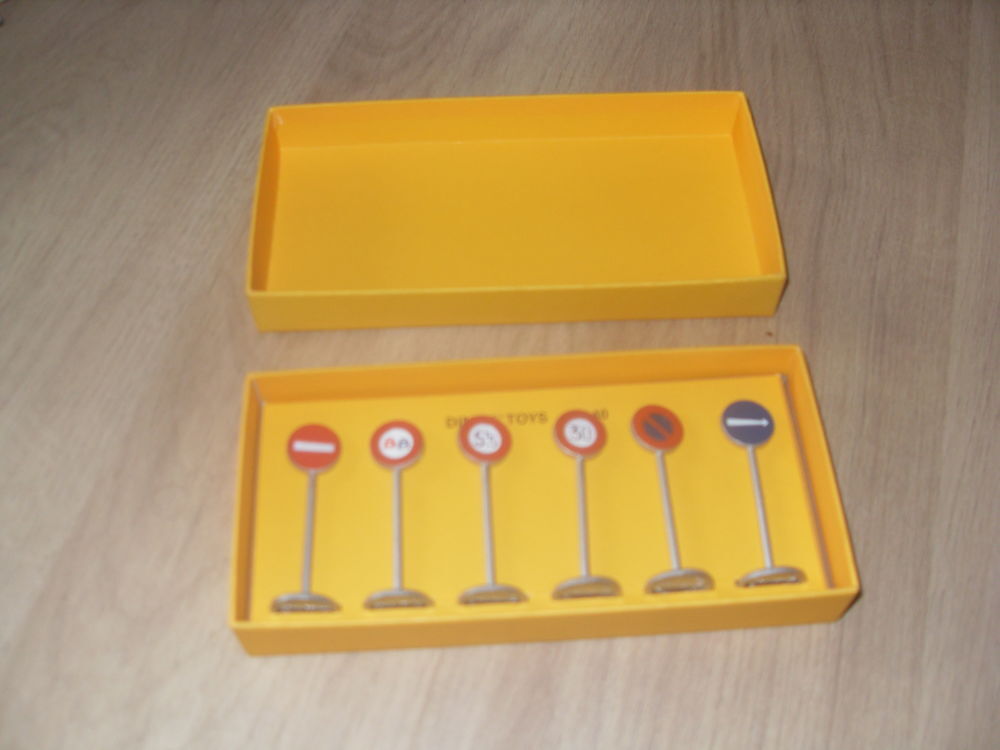 PANNEAUX DINKY TOY 