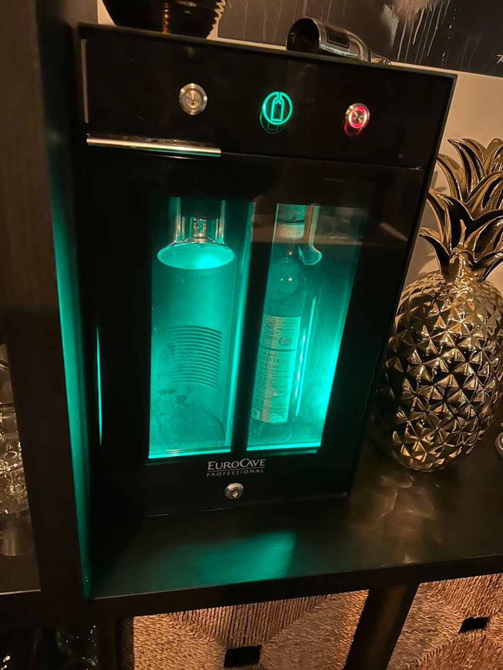BAR A VIN PROFESSIONNEL AVEC LED LUMINEUX ET TELECOMMANDE 
Cuisine