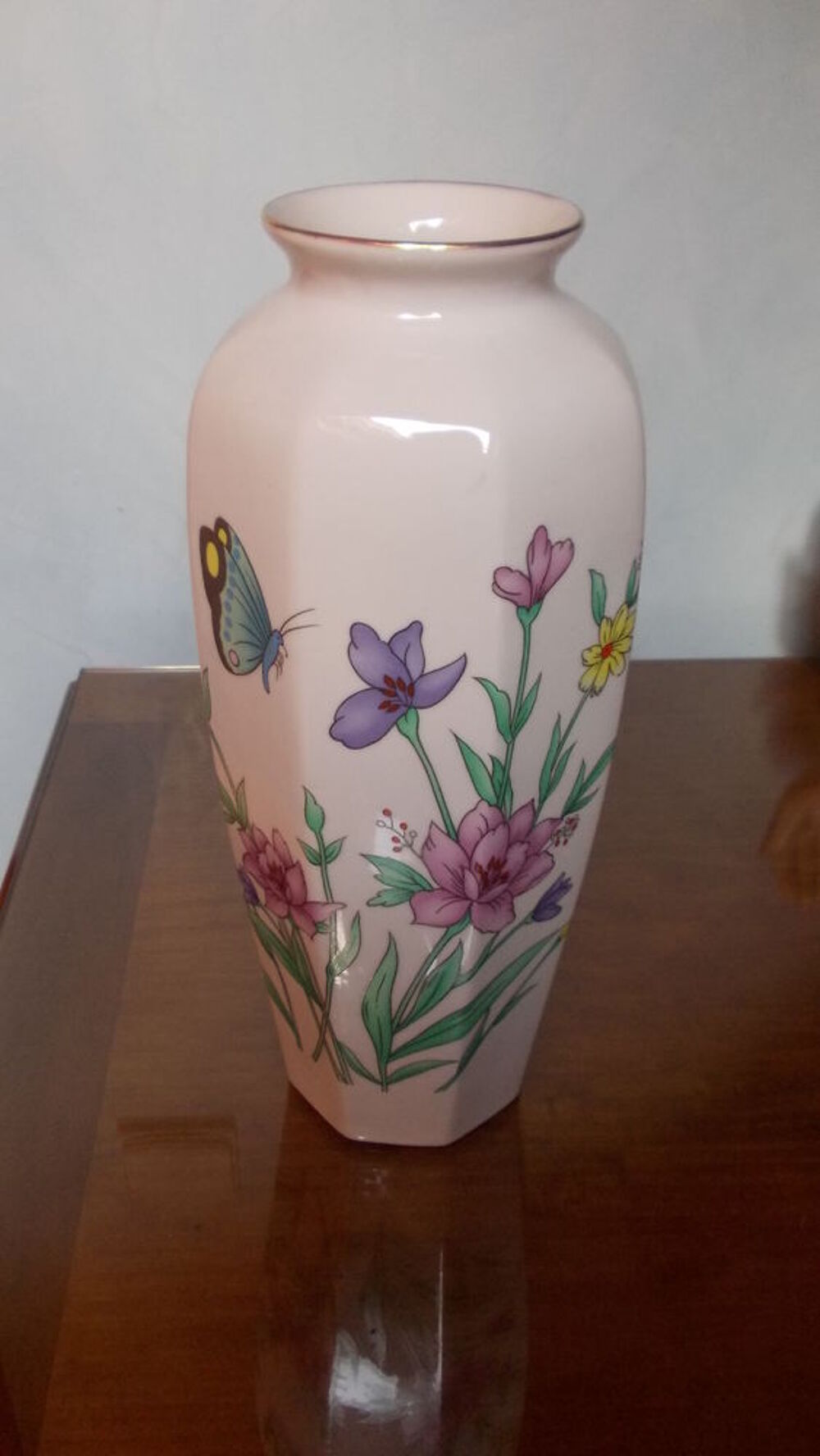 vase blanc motif fleurs Décoration