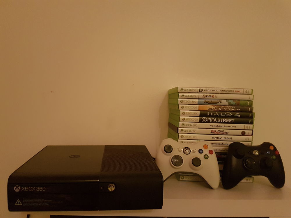 xbox 360 + 2 manettes + 16 jeux Consoles et jeux vidéos