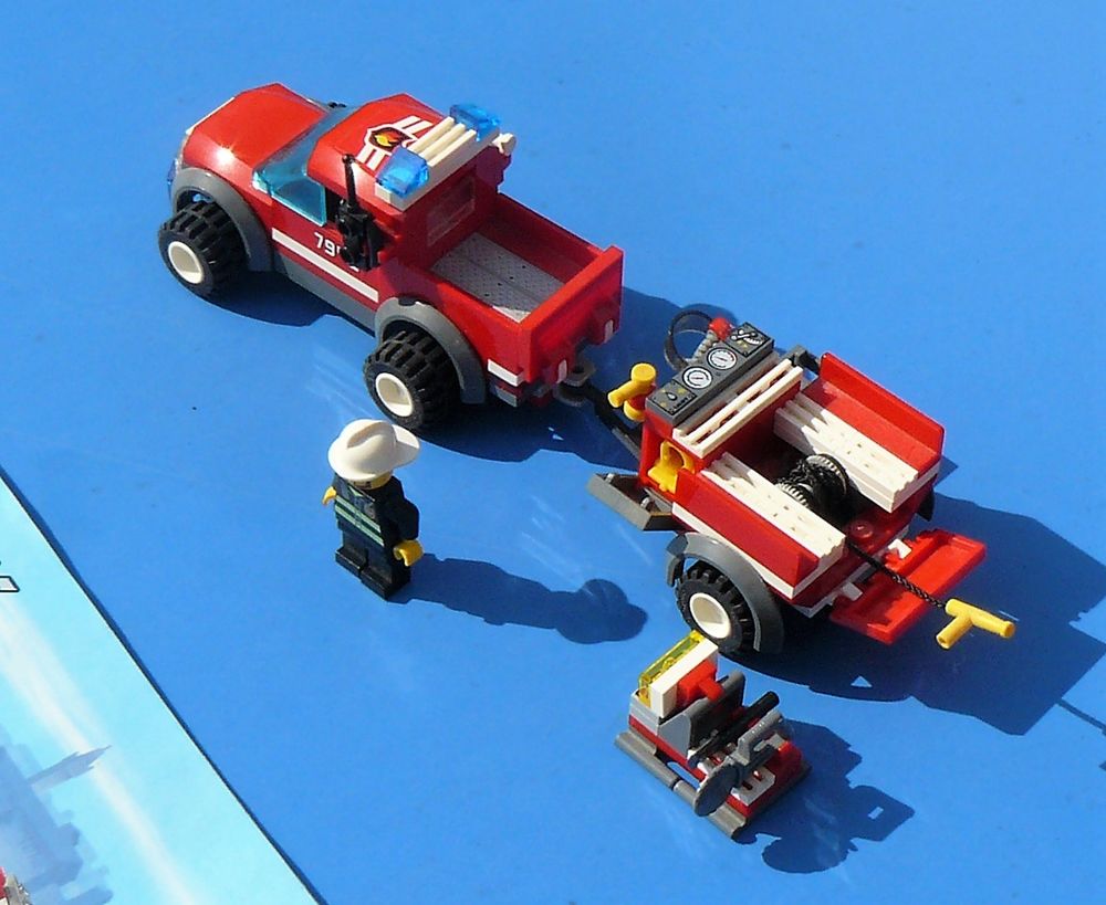 Lego CITY 7942 : Le 4x4 des pompiers - incomplet - notice Jeux / jouets