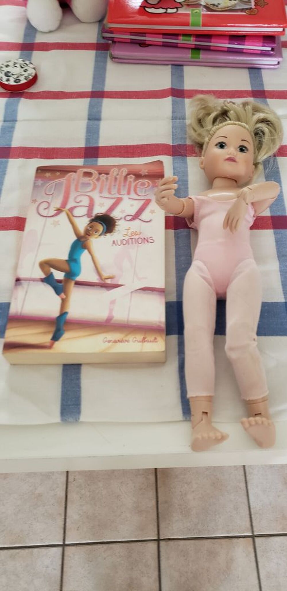 Livre illustre Billy jazz
Poup&eacute;e ballerine articul&eacute;e Jeux / jouets
