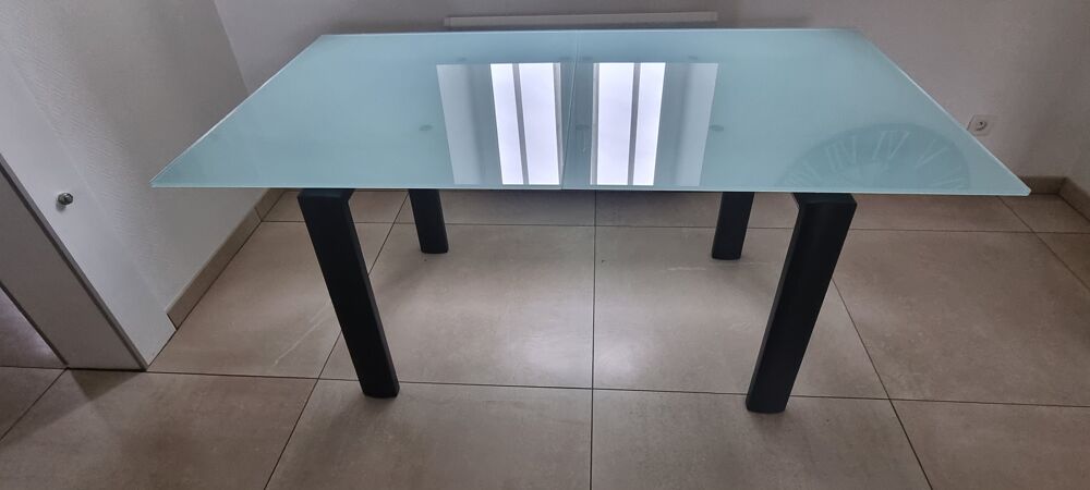 Table &agrave; manger en verre d&eacute;poli design extensible synchronis&eacute; Meubles