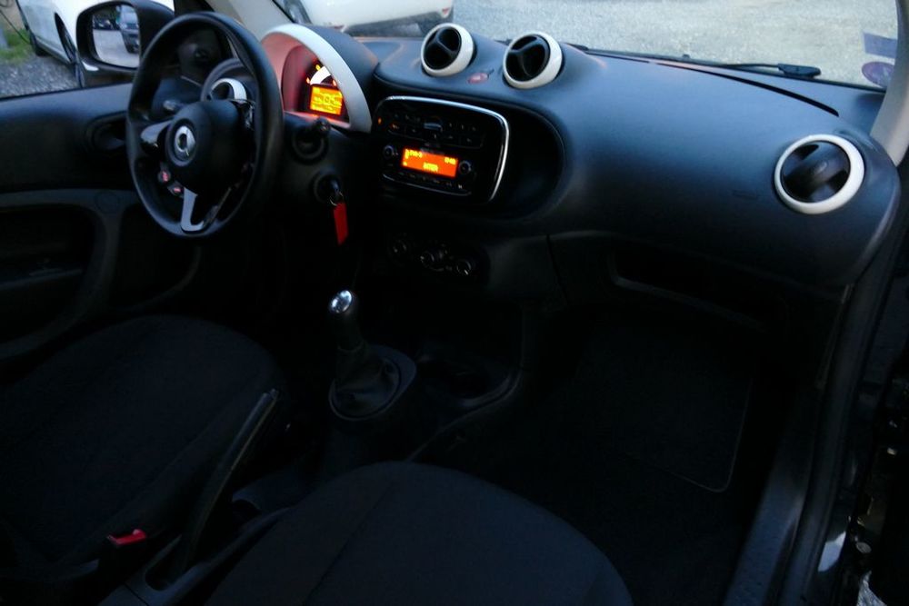 ForTwo Fortwo Coup&eacute; 1.0 61 ch Pure 2015 occasion 13600 La Ciotat